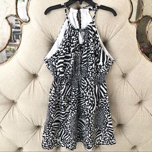 GUESS Black & White Printed Top